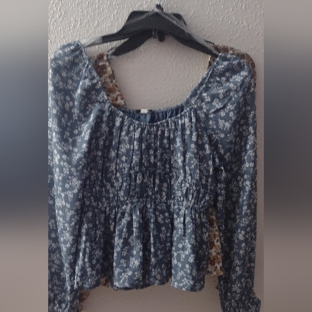 NWT! Planet heart peasant flowered blue blouse long sleeves sm sz/junior.